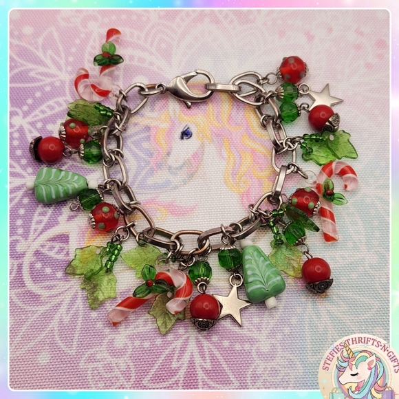 Handmade Jewelry Vintage Christmas Glass Bead Charm Bracelet Holiday Jewelry Retro Christmas